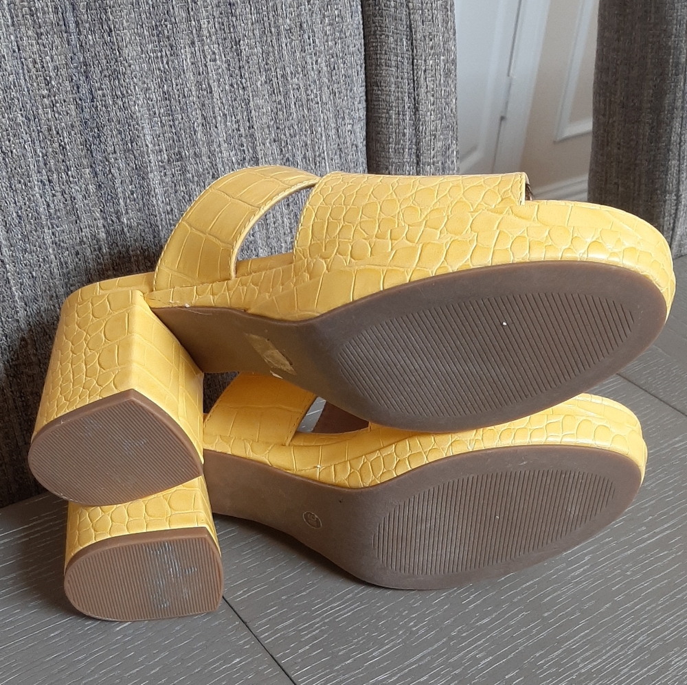 C. Est 1946 Yellow Croc-Embossed Open-Toe Block Heel Mule - Picture 11 of 13